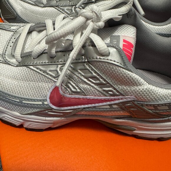 WOMENS NIKE INITIATOR - WHITE/METALLIC SILVER/CHERRY SIZE 7 - Picture 10 of 10